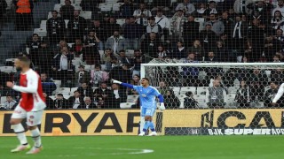 Devis Vasquez, ilk maçında kalesini gole kapadı