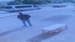 Diyarbakırda 2 öğrencinin yaralandığı kaza anı güvenlik kameralarına yansıdı