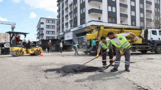 Diyarbakırda hasarlı yollarda asfalt seferberliği