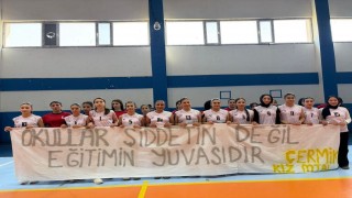 Diyarbakırda öğrencilerin açtığı pankart duygulandırdı