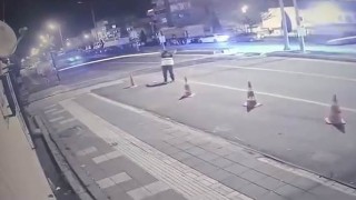 Diyarbakırda otomobil tren ile çarpıştı: Feci kaza kamerada