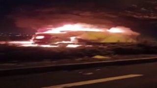 Diyarbakırda seyir halindeki tır alev topuna döndü
