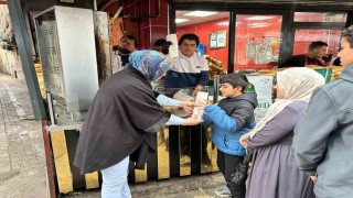 Diyarbakırlı esnaftan Kutlu Doğum Haftasında 2 bin kişiye döner ikramı
