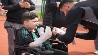 DMD hastası Erayın Kocaelispor antrenmanı heyecanı