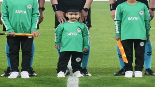DMD kas hastası minik Mehmet için Konyaspor-Fenerbahçe maçının seremonisinde farkındalık oluşturuldu