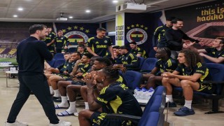 Domenico Tedesco, futbolcularla vedalaştı
