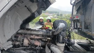 Dörtyolda tırın motorunda yangın çıktı
