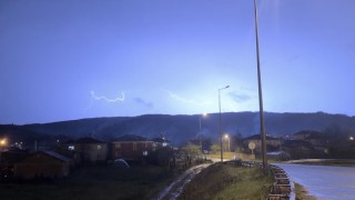 Düzcede şimşeklerin ardından dolunay mest etti