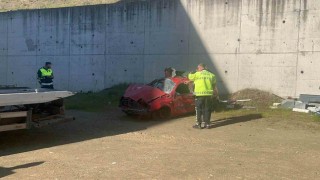 Düzcede virajı alamayan otomobil bahçeye uçtu: 1 yaralı