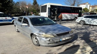 Edirnede minibüs ile otomobil çarpıştı: 1 yaralı