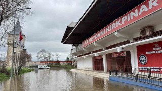 Edirnede nehir taşkını: Sular Er Meydanına ilerliyor