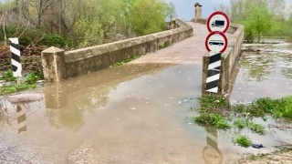 Edirnede Tunca Nehri taştı: Saraçhane Köprüsü trafiğe kapandı
