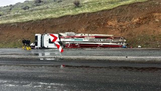 Elazığda beton pompası yan yattı: 1 yaralı