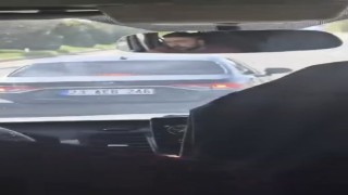 Elazığda maganda dehşeti: Otomobiliyle yolcu minibüsünü sıkıştırdı