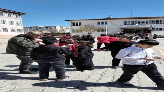 Elazığda öğrencilere orman yangını ile mücadele çalışması