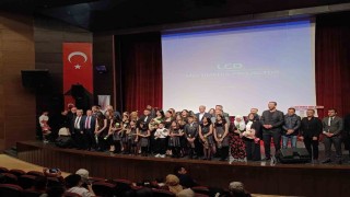 Elazığda öğretmen, veli ve öğrencilerden oluşan koro büyük beğeni topladı