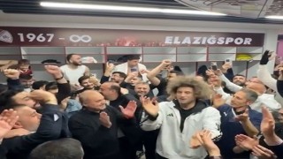 Elazığspordan davul klarnet eşliğinde kutlama