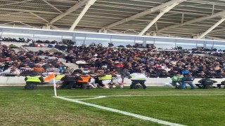 Elazığsporlu futbolcu gol sevincini polisle yaşadı