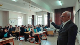 Emekliye ayrılan okul müdürüne veda