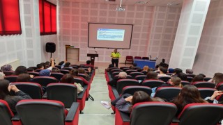 Emet MYOda genel trafik kuralları konferansı