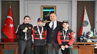 Emniyet Müdürü Tolga Yılmaz şampiyon sporcuları misafir etti