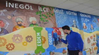 Engelli öğretmen hayal gücünü kullandı, Türkiye Yüzyılı Maarif Modeli müfredatını duvara resmetti