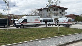 Erbaada öğrenci servisi ile otomobil çarpıştı: 10 öğrenci yaralandı