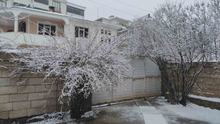 Ercişte nisan ayında kar yağışı