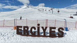 Erciyeste kayak keyfi nisanda da sürecek