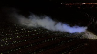 Erzincanda 1450 rakımda don nöbeti: Üreticiler ürünlerini dumanla korudu