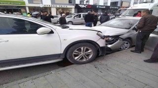 Erzincanda trafik kazası: 2 yaralı