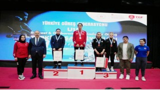 Erzincanlı güreşçilerden Türkiye Şampiyonasında çifte başarı