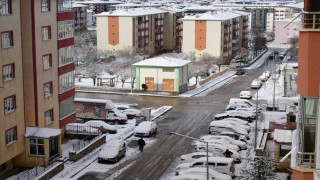 Erzurum güne yine karla uyandı, bölge için zirai don uyarısı geldi
