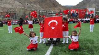 Erzurumun Oltu ilçesinde 23 Nisan coşkusu