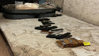 Esenyurtta bir eve düzenlenen operasyonda uyuşturucu ve el bombası ele geçirdi