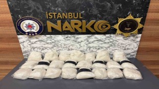 Esenyurtta kargo ile gönderilen buzdolabına gizlenmiş 28 kilo uyuşturucu ele geçirildi