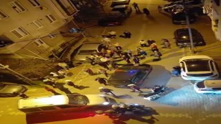 Eski sevgili evini bastı, binayı taşlayarak etrafa ateş etti; o anlar kamerada