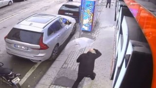 Eskişehirde adamın üzerine camın düşme anına ait görüntüleri ortaya çıktı