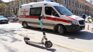 Eskişehirde otomobil scootera çarptı
