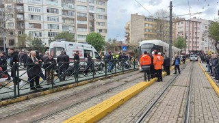 Eskişehirde tramvayın çarptığı yaşlı kadın yaralandı