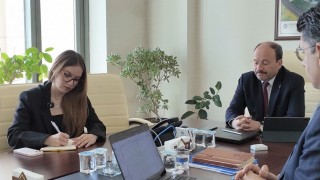ETÜ Öğrencisi Gizem Nur Ünlü, Rektör Çakmakın yoğun çalışma gününe eşlik etti