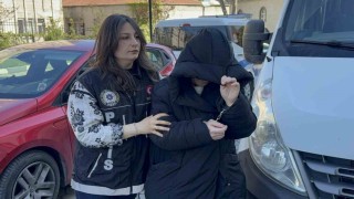 Evde uyuşturucuyla yakalanan kadın gözaltına alındı