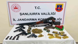 Evden çok sayıda silah, fişek ve mermi çıktı