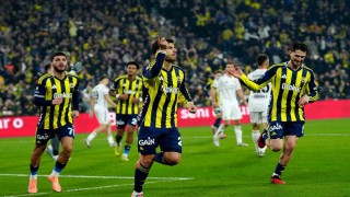 Fenerbahçe, ligin son virajına derbi galibiyetiyle girmek istiyor