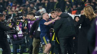 Fenerbahçeli futbolculardan derbi galibiyeti coşkusu