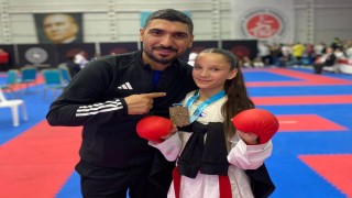 Filmlerden etkilendi, karatede şampiyon oldu