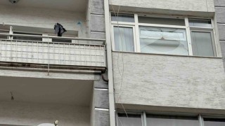 Fırtınada kırılan cam 6ncı kattan vatandaşın üzerine düştü