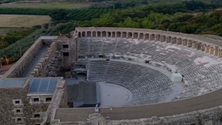 Fiziksel engelli bireyler Aspendos Antik Tiyatrosunu VR gözlükleri ile sanal ortamda gezdi