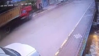 Freni boşalan kamyon dehşet saçtı: Yaşlı adam feci şekilde can verdi