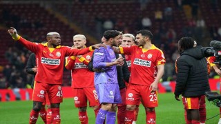 Galatasaraylı taraftarlardan Günay Güvençe destek